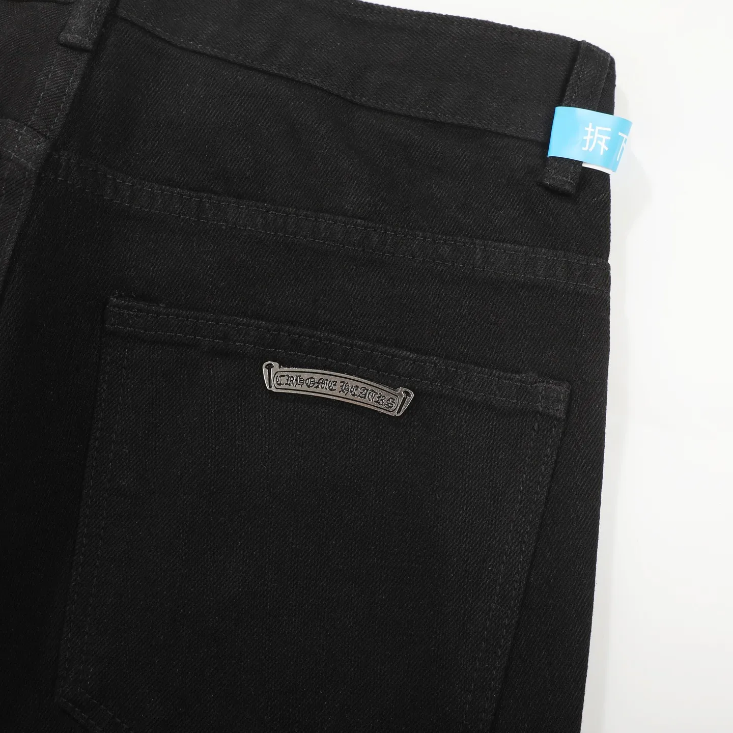 P280 Chrome Hearts ch Chrome Hearts Cherry Blossom Pink Checkerboard Cross Patch Leather Jeans, Original 5W+ It is well known that chromehearts jeans use vintage Levis jeans as the base for creation. They usually add their own unique silver buckles and silver ornaments, plus leather embellishments. This is the reason why the value of these vintage jeans doubles. Because the base is vintage jeans, the jeans themselves have been very soft and comfortable after years of baptism. This can be distinguished from ordinary jeans. Regarding the size, you should also refer to the pants data. Size: 28 30 32 34 (corresponds to S-XL) Size chart: 28 Waist 76 Pants length 104 Hips 102 30 Waist 80 Pants length 105 Hips 106 32 Waist 84 Pants length 106 Hips 110 34 Waist 88 Pants length 107 Hips 114